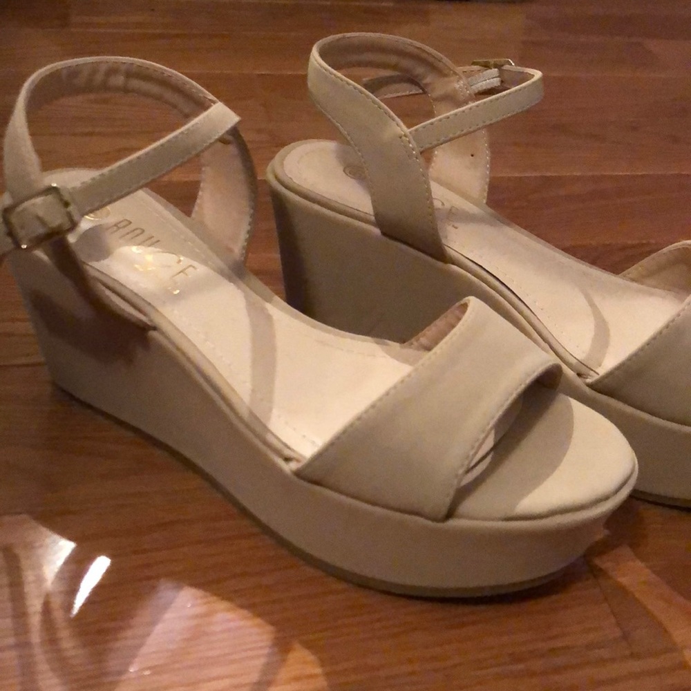 Nude wedges
